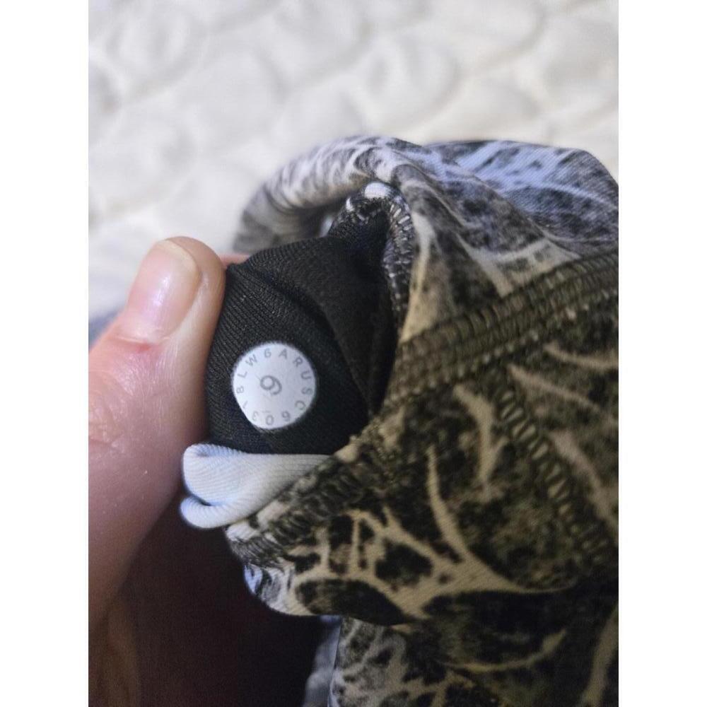 Lululemon Women's Printed capri Leggings Size 6 - Picture 2 of 4
